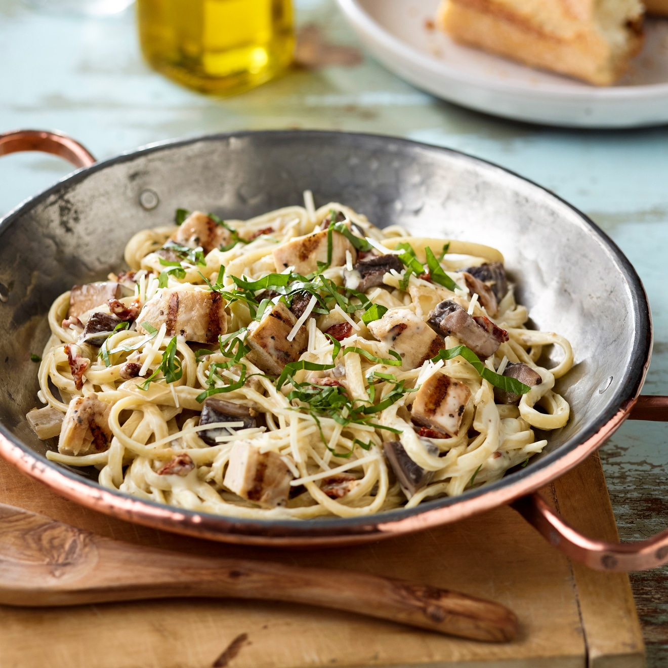 Linguine with Roasted Garlic, Mushrooms, & Chicken - Bertolli